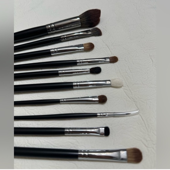 Brand New MORPHE + James Charles faux leather Snap case + set of brushes - Picture 4 of 5